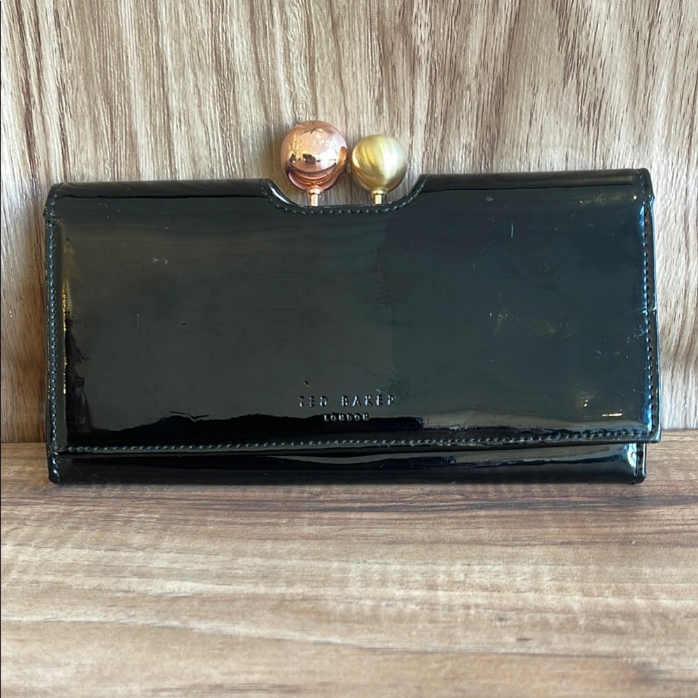 Pre-owned Ted Baker Black Patent Leather Clutch
